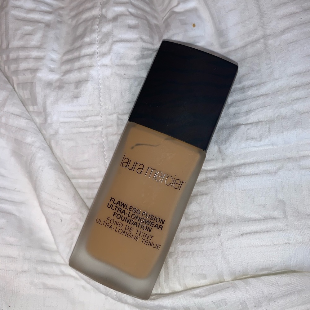Laura Mercier Flawless Fusion foundation 4W2 Chai